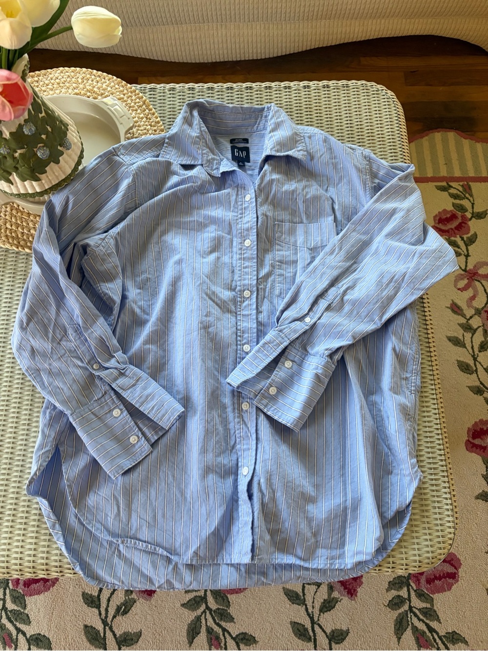 GAP Women’s Light Blue and White Striped Button-Up Shirt